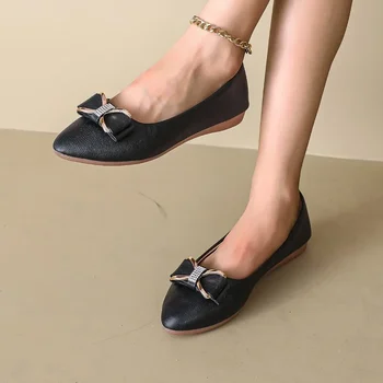 2023 Высококачественная женская обувь Slip на женских плоских подошвах Осень с заостренным носком Сплошные блестки с узлом бабочки Обувь с неглубоким ртом Женская обувь